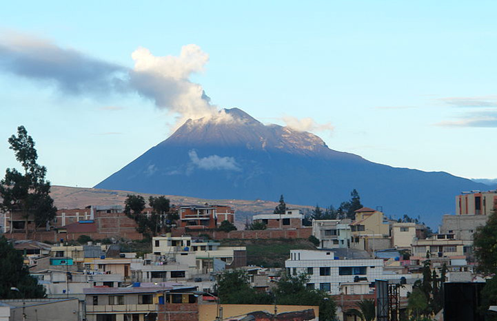 volcán Tungurahua. Imágenes por satélite