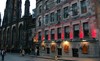 Edimburgo: Castlehill (a la izquierda, The Hub)