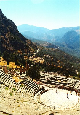 teatro de Delfos. Imágenes por satélite