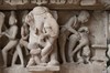 Khajuraho: esculturas er&oacute;ticas
