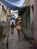 Varanasi (Benar&eacute;s): callej&oacute;n cercano a un ghat