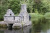 Pescando en las ruinas de la abad&iacute;a de Cong