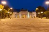 Fez: el palacio real y la plaza de los Alauitas, de noche